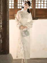 Load image into Gallery viewer, YMEIREN Off White Qipao 丨 鸢美人【RF-X160】