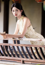 Load image into Gallery viewer, Zhuguangbaoqi Cheongsam Golden Qipao 丨 珠光宝器【YG2464】
