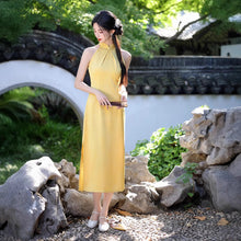 Load image into Gallery viewer, Sexy and elegant stand-up collar Cheongsam Yellow Qipao 丨 性感秀气【YG2628】