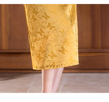 Load image into Gallery viewer, Gold-threaded jacquard qipao, a masterpiece of traditional Chinese clothing【YG2652】