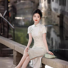 Load image into Gallery viewer, Suyazhuse Cheongsam Green Qipao 丨 素雅竹舍【YG2432】