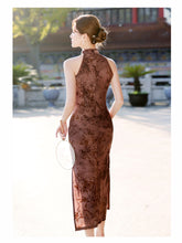 Load image into Gallery viewer, Qingshehuafu Cheongsam brown Qipao 丨 轻奢华幅【YG2321】