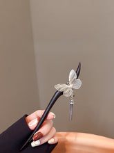 Load image into Gallery viewer, Silver silk butterfly tassel | Ebony hairpin (银丝蝴蝶流苏)FX0917