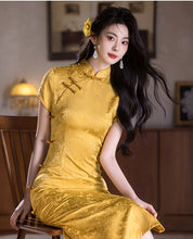 Load image into Gallery viewer, Gold-threaded jacquard qipao, a masterpiece of traditional Chinese clothing【YG2652】