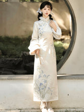 Load image into Gallery viewer, YMEIREN Off White Qipao 丨 鸢美人【RF-X160】

