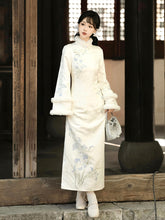 Load image into Gallery viewer, YMEIREN Off White Qipao 丨 鸢美人【RF-X160】
