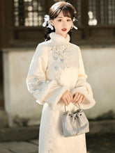 Load image into Gallery viewer, YMEIREN Off White Qipao 丨 鸢美人【RF-X160】
