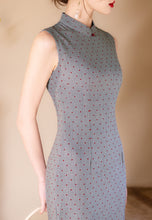 Load image into Gallery viewer, Elegant And Pure Silver Grey Qipao 丨 高雅素净【YG2511】
