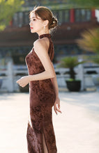 Load image into Gallery viewer, Qingshehuafu Cheongsam brown Qipao 丨 轻奢华幅【YG2321】
