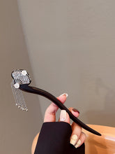 Load image into Gallery viewer, Tibetan ancient silver  |  Ebony hairpin （藏式古银）FX1123
