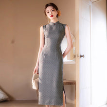 Load image into Gallery viewer, Elegant And Pure Silver Grey Qipao 丨 高雅素净【YG2511】
