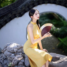 Load image into Gallery viewer, Sexy and elegant stand-up collar Cheongsam Yellow Qipao 丨 性感秀气【YG2628】
