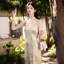 Load image into Gallery viewer, Zhuguangbaoqi Cheongsam Golden Qipao 丨 珠光宝器【YG2464】
