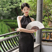 Load image into Gallery viewer, Guyunqilian Cheongsam Black Qipao 丨 古韵漆莲【YG2276】
