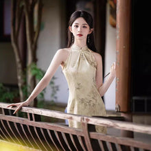 Load image into Gallery viewer, Zhuguangbaoqi Cheongsam Golden Qipao 丨 珠光宝器【YG2464】
