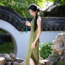 Load image into Gallery viewer, Zhulvcongcong Cheongsam Green Qipao 丨 竹绿葱葱【YG2628】
