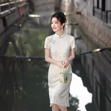 Load image into Gallery viewer, Suyazhuse Cheongsam Green Qipao 丨 素雅竹舍【YG2432】

