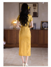Load image into Gallery viewer, Gold-threaded jacquard qipao, a masterpiece of traditional Chinese clothing【YG2652】
