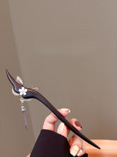 Load image into Gallery viewer, Silver silk butterfly tassel  |  Ebony hairpin （银丝蝴蝶流苏）FX0917
